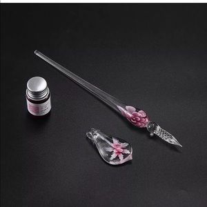 Vintage Glass Pen w/ Ink😍